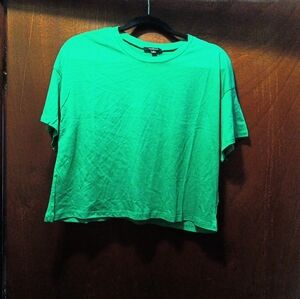 Ambiance Woman's Oversized Cropped T Shirt Size Medium NWOT Green